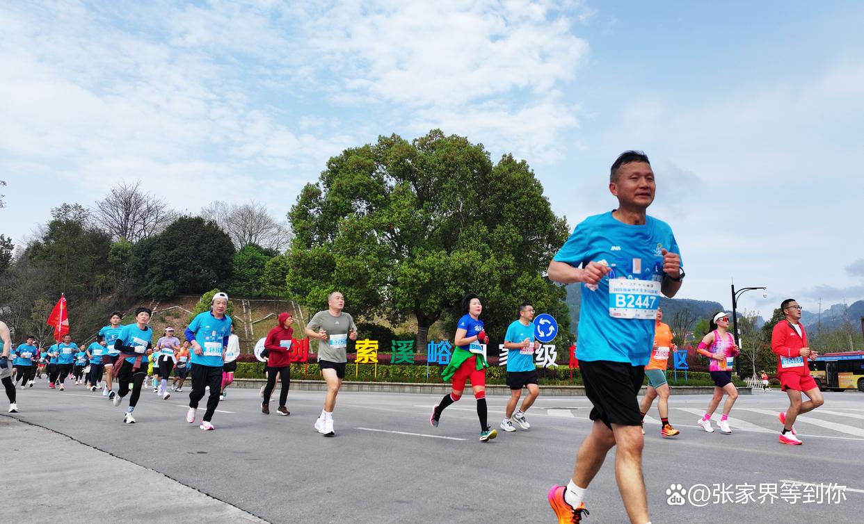 跑步比赛肯尼亚选手领跑全程，夺得头名的简单介绍