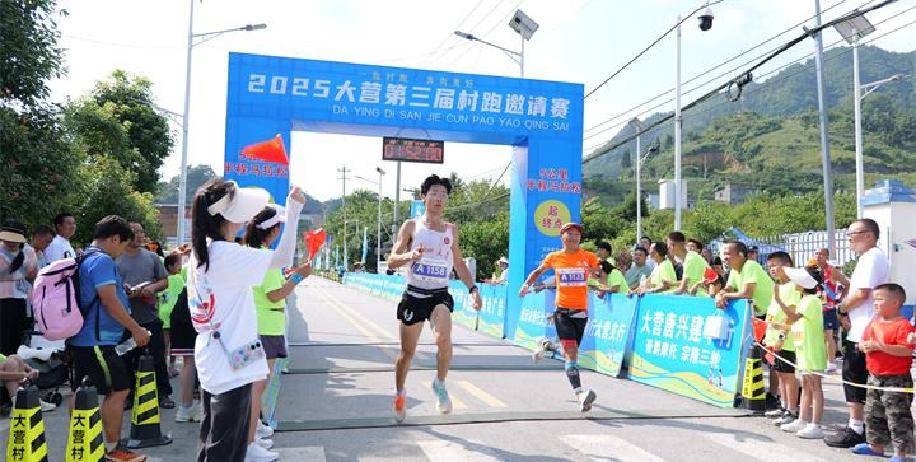 跑步比赛肯尼亚选手领跑全程，夺得头名的简单介绍