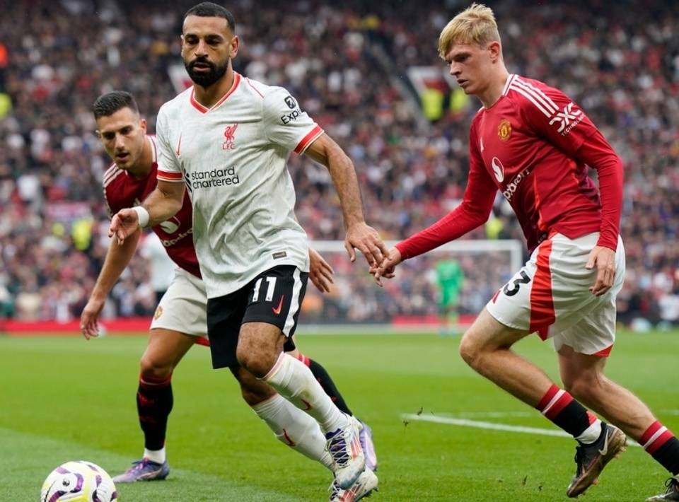 曼联碾压英格兰,萨拉赫点燃赛场 曼联碾压英格兰,萨拉赫点燃赛场